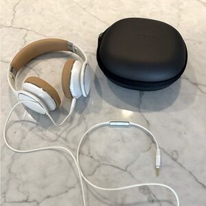 Samsung Level On White/Tan Headphones